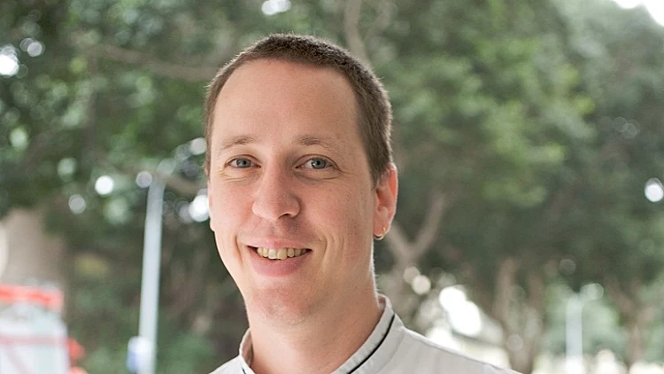 תמונה של שף נועם דקרס מתחם עולם היין פרויקט חנוכה בבית אמא תמונה ראשית ולהפניות