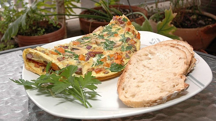 פריטטה בטטה ופטריות, מתחם יינות כרמל תכני עלייה