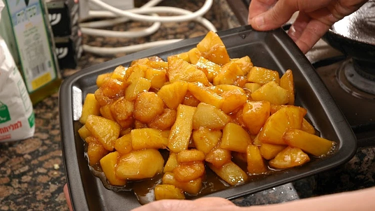 פרות מוקפצים עם אלכוהול, מתחם יינות כרמל תכני עלייה