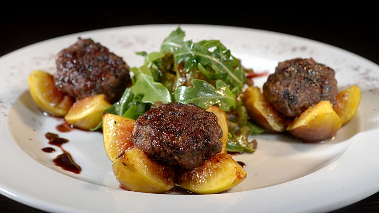 צאנים במילוי בשר טרקלין בר בשר, מתחם יקבי כרמל תכני עלייה, ראשית ולהפניות