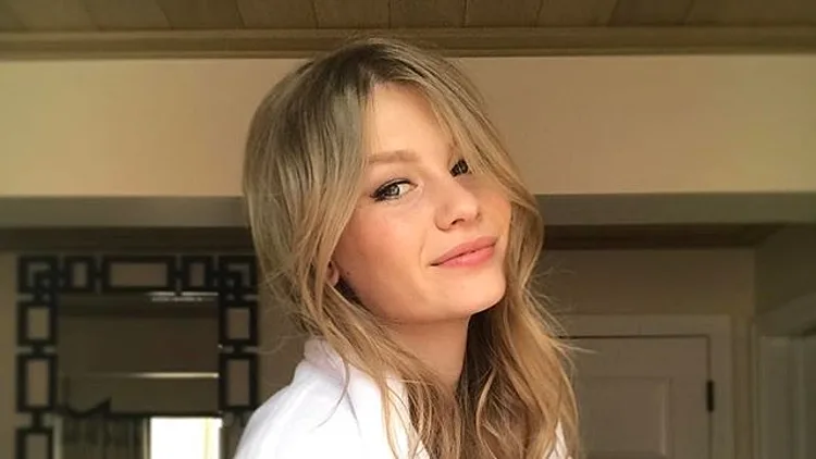 האיט גירלז הכי חמות בהוליווד מבלות עם סינדרלה שלנו מחולון