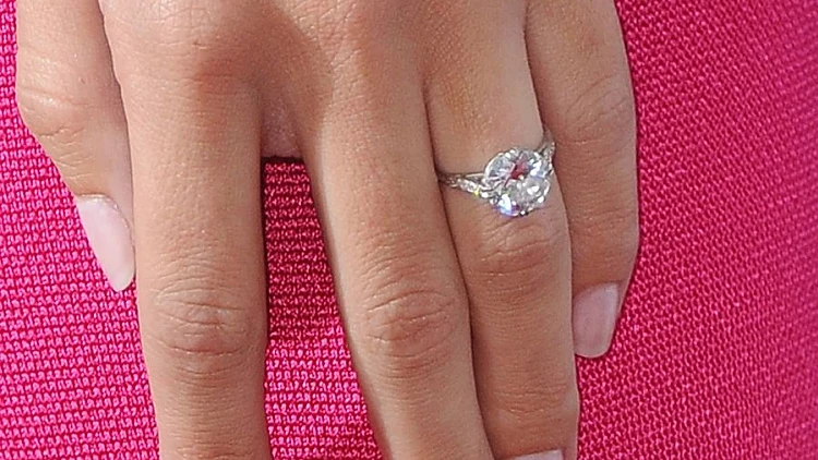 כמה עולות טבעות האירוסין של המפורסמות?