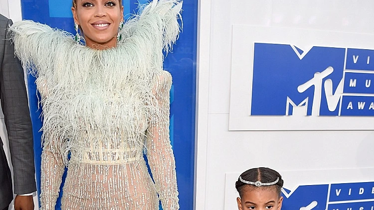 ביונסה וביתה בטקס VMA