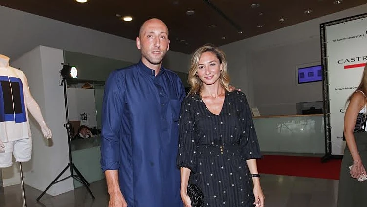 גילי מוסינזון בשמלה