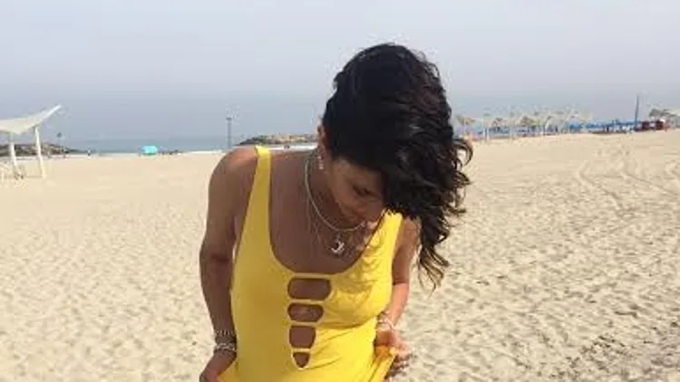 בגדי ים צהובים