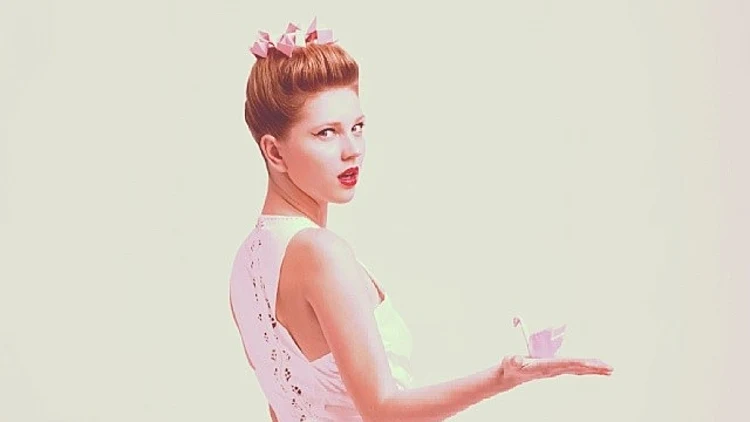 שמלות מנייר