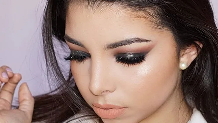 kamilabravo המאפרת ששיגעה את העולם