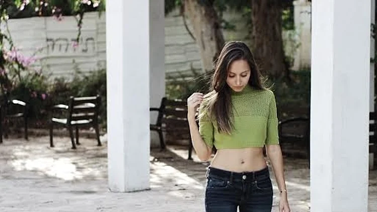 מתחממים בסטייל: 5 טרנדים חורפיים שממשיכים איתנו לאביב