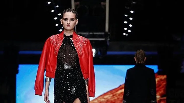 לצלילי שבחי ירושלים. בתצוגה של דודו בר אור