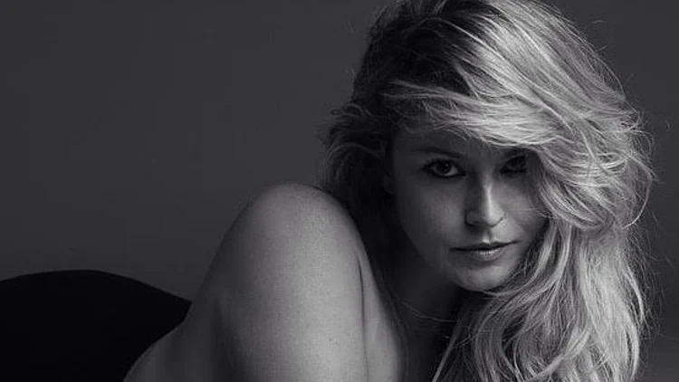 מותג אופנה לנשים גדולות מציג לוח שונה