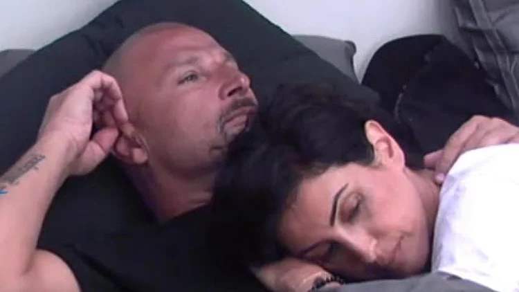 למען הביטחון העצמי: הקרחת המקועקעת של איציק זוהר