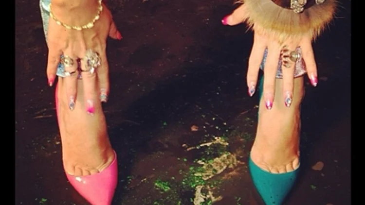 נעליים חצי חצי