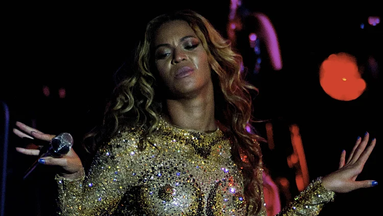 אופנה מיניות נשית