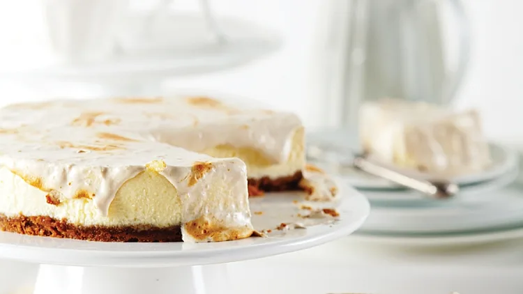 עוגת גבינה עם מרנג לוטוס רך