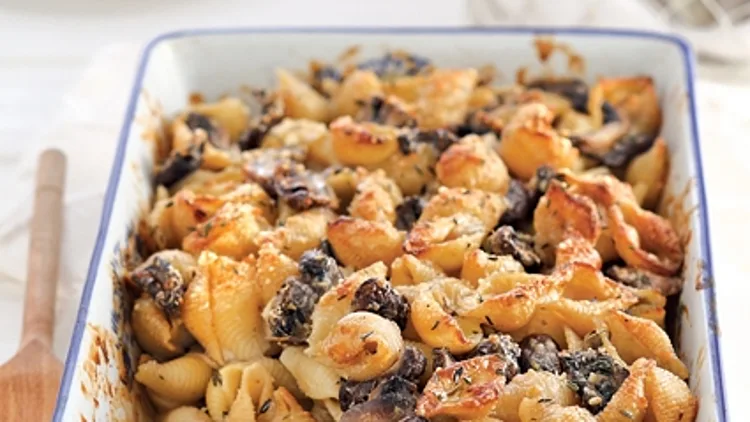 פסטיצ’יו פונגי - מאפה פסטה עם בשאמל, פטריות ופרמזן