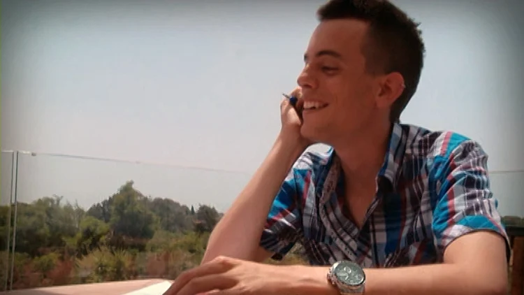 היפה משי ריטרבנד והחנון אדי אלון, מתוך פרק 10