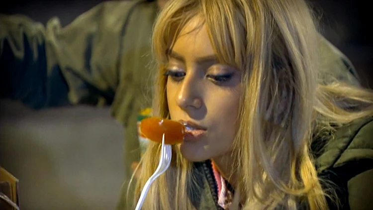 שיר ישר, היפה והחנון 3