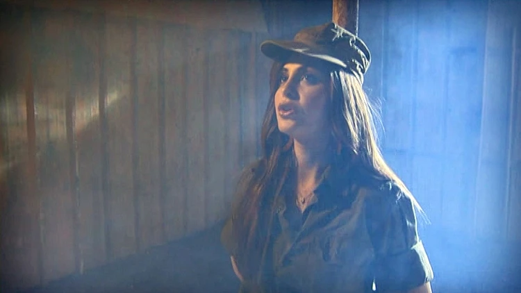 היפה ג'ולי צ'יקו  מתוך היפה והחנון 3