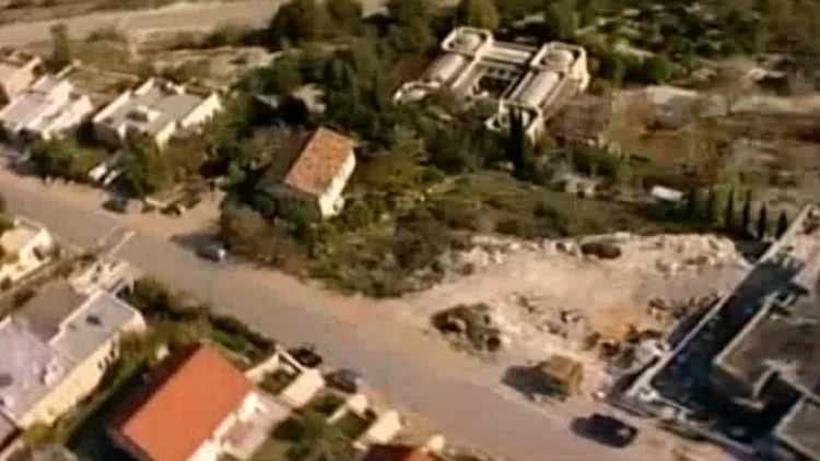 קרקעות במושב עמיקם