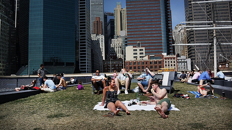 משתזפים עם תחילת האביב בניו יורק