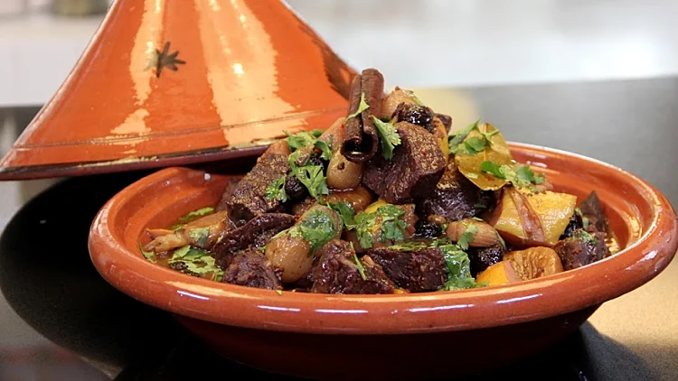 טאג'ין בשר עם פירות יבשים