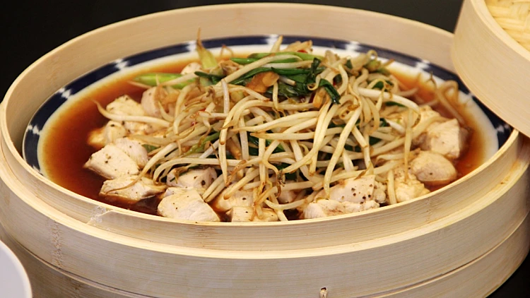 חזה עוף מאודה עם נבטים מתוך אהרוני 09.03.2013