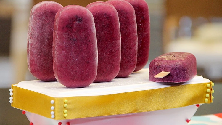 גלידת יוגורט ואוכמניות