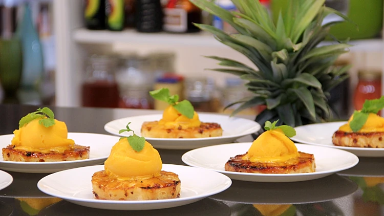 אננס צלוי עם ג'ינג'ר