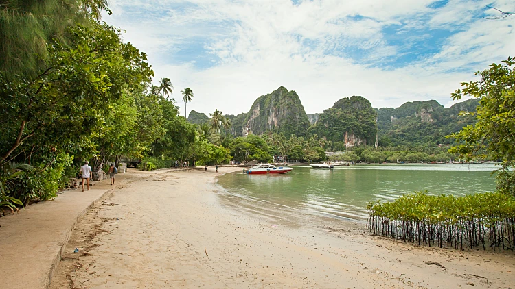 חופי קראבי Prhanang Beach