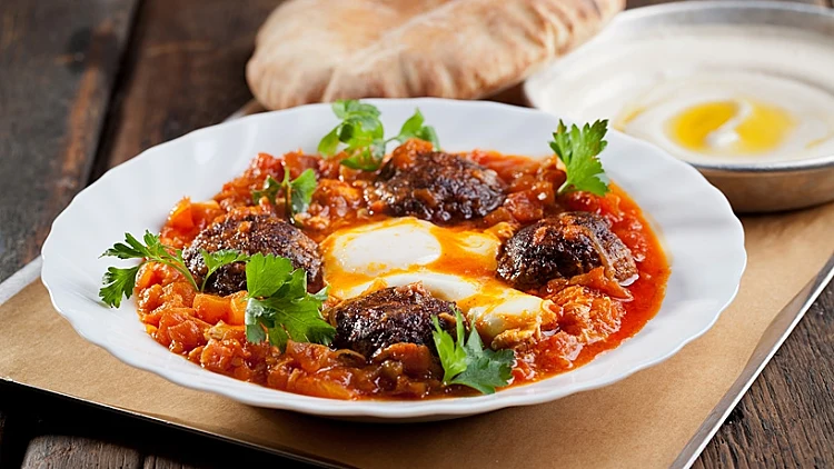 ארוחה לשבת: שקשוקת קציצות מרגז