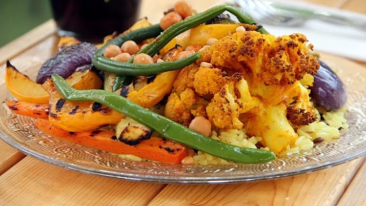 מג'דרה עם ירקות קלויים