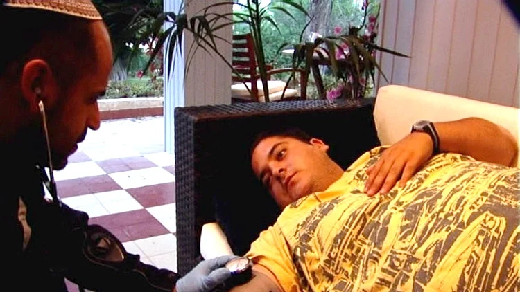 מודדים לטל לחץ דם , מתוך הפרק השני של "לרדת בגדול" 13.10.10