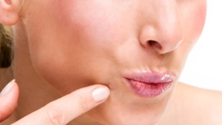 בחורה מפוצצת חצ'קונים