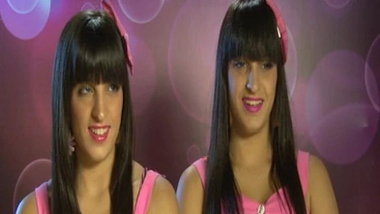 התאומות מירב והודיה מלול - היפה והחנון 4