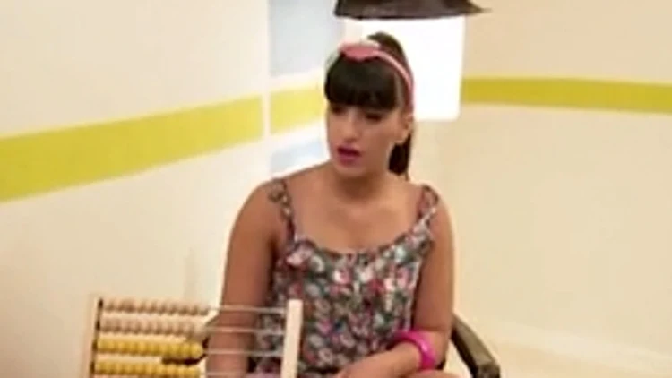 התאומות מלול מתוך היפה והחנון 4