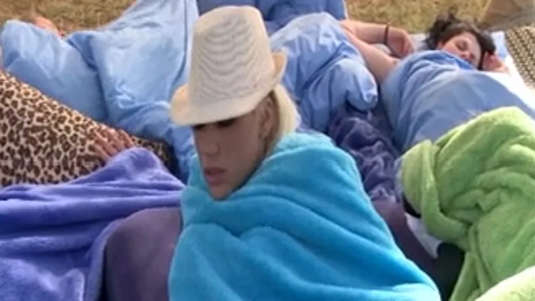 לין לב בהיפה והחנון 4