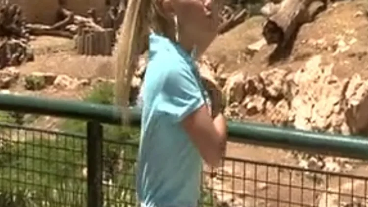 אורנית גואטה היפה והחנון 4