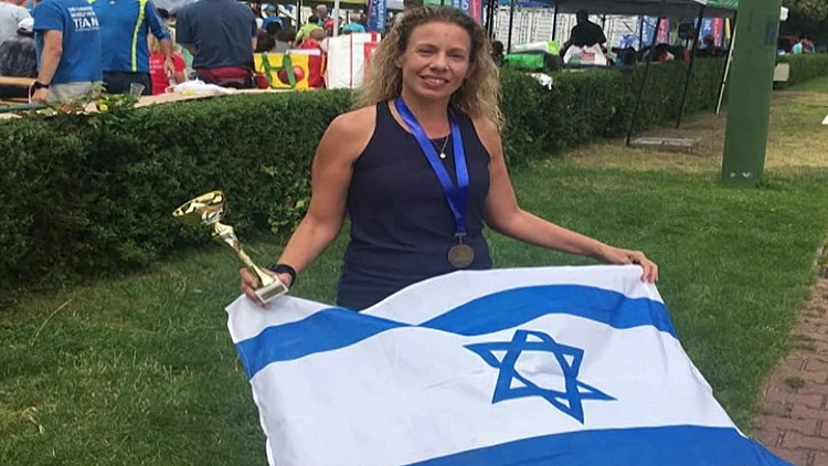 גלית בירנבוים, משתתפת במירוץ רב-יומי