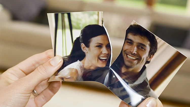 תמונה קרועה של זוג