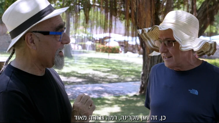 גידי אהרוני והכובעים