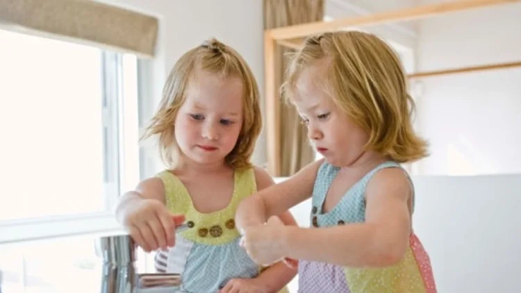 ילדים מנקים