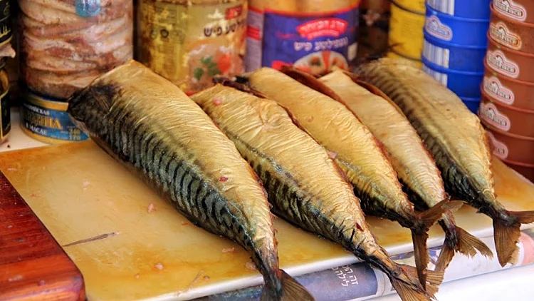 דגים כבושים, דוכן שושנת הכרמל