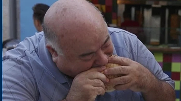 דוקטור שקשוקה אוכל פיתה