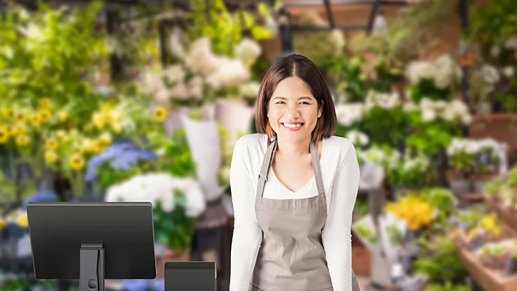 מוכרת בחנות פרחים