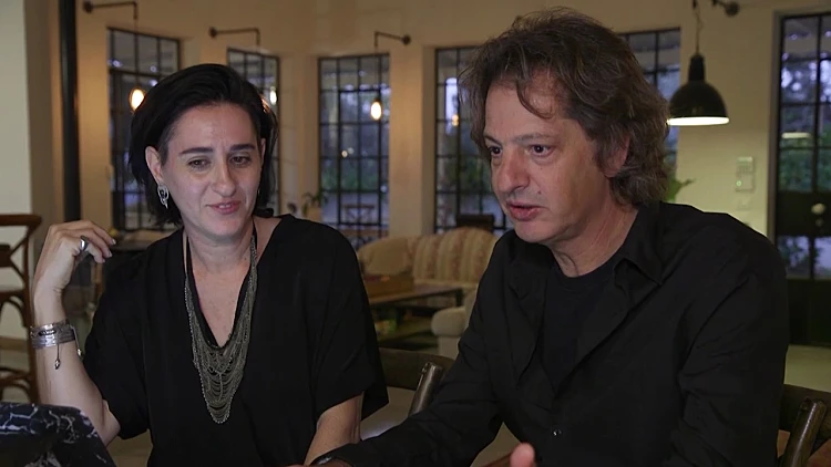 שי שטרן ומדריכת קורס לקניות באינטרנט