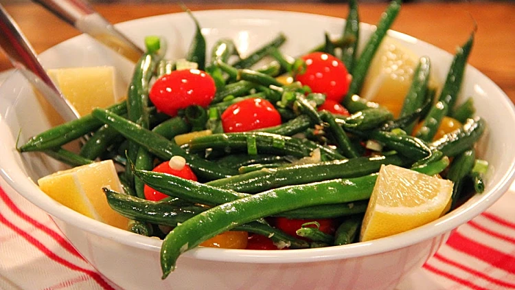 סלט שעועית ועגבניות שרי