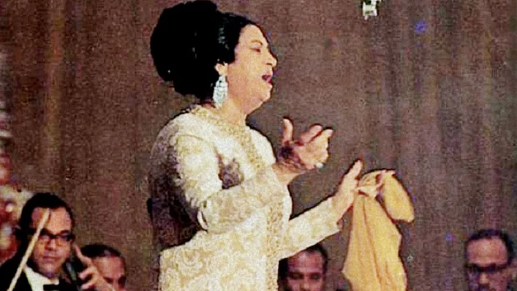 היא לא דומה: הסרט על חייה של אום כולתום - והסערה במצרים