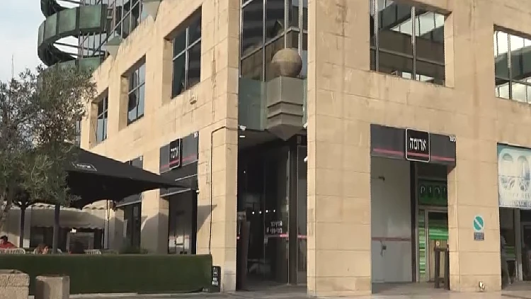 הרעלת הטונה בארומה ת"א: "אכלתי תוך 10 דקות ומיד חשתי צריבה"