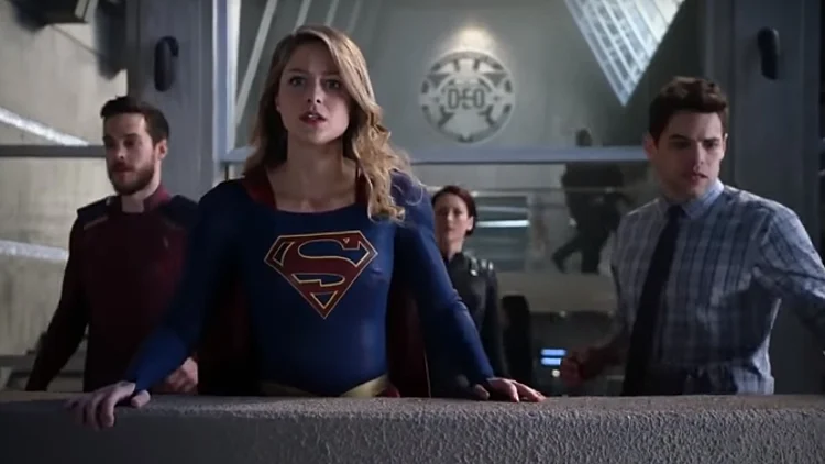 הסדרה סופרגירל