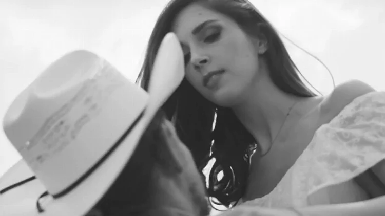 בר אלגרנטי, זמרת